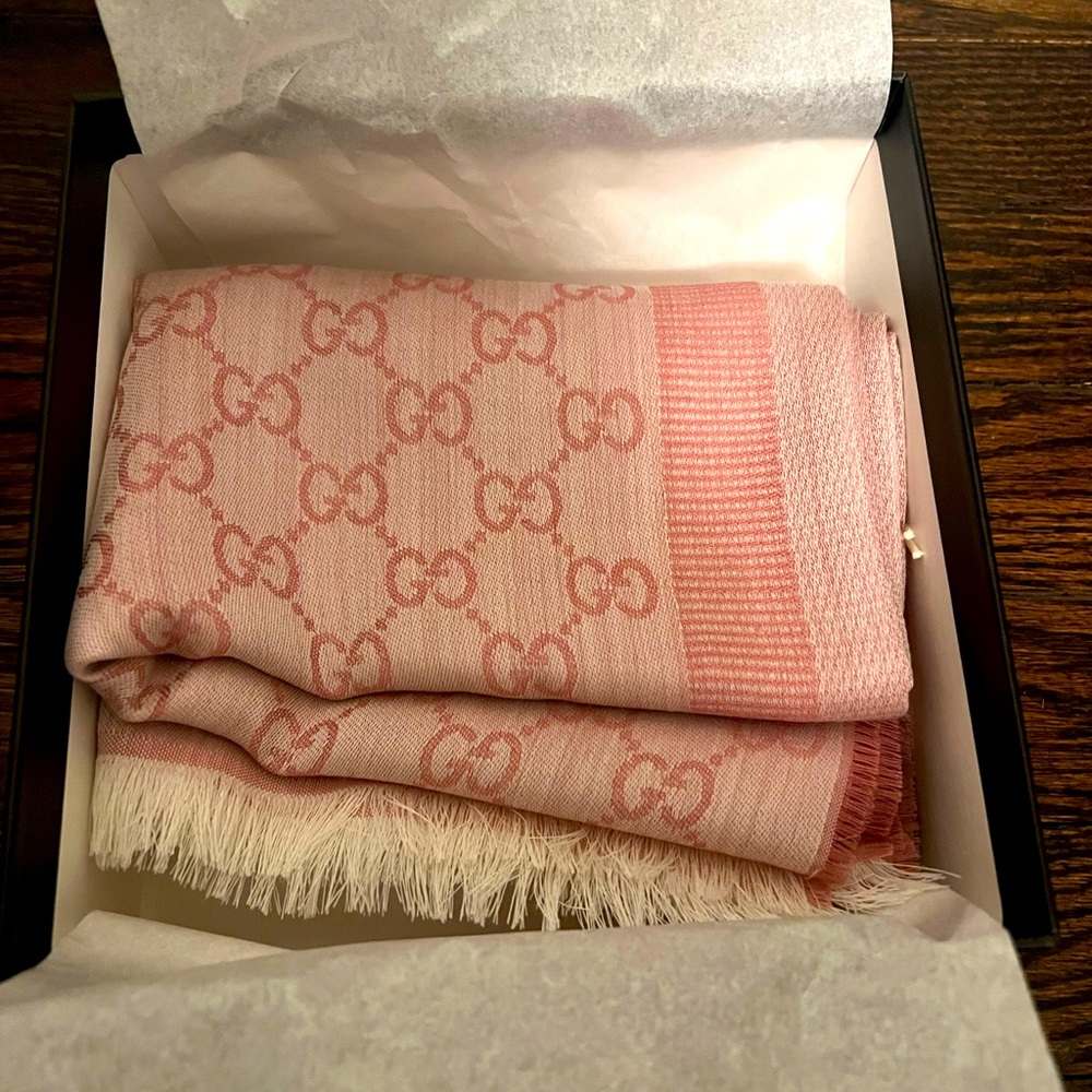 Gucci scarf Brand new with tags in original boxST GGEEBLONG 70x195 WO-SE